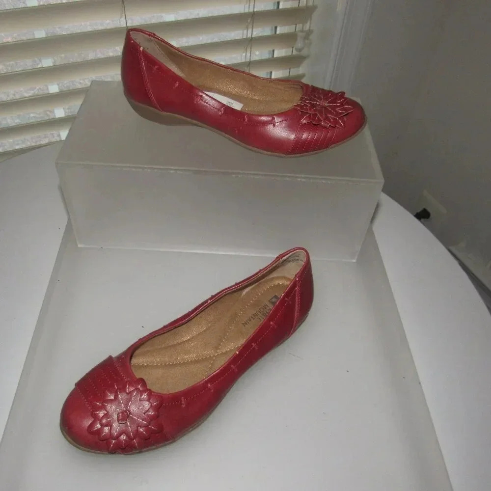 White Mountain Red Floral Applique Slip-On Flats - Picture 3 of 6
